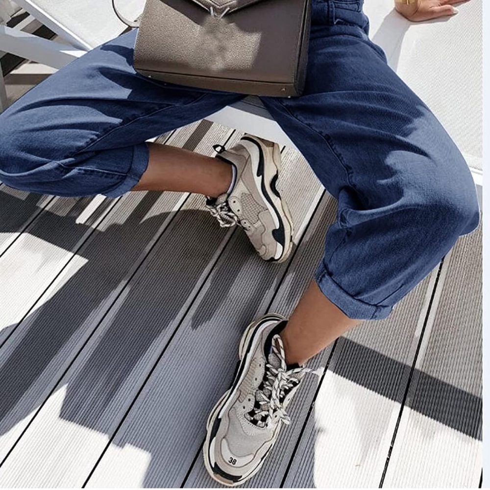 High Waisted Jeans.Fashionable baggy jeans,loose fit.